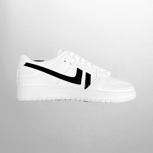 SNEAKER LOW BLANCO Y LOGO NEGRO