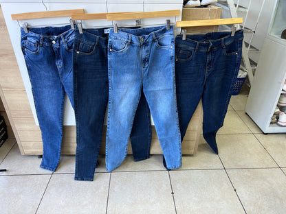 JEANS LEVANTA COLA